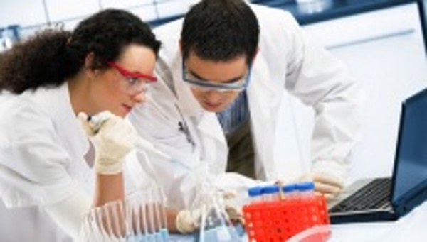 lab man woman pipetting